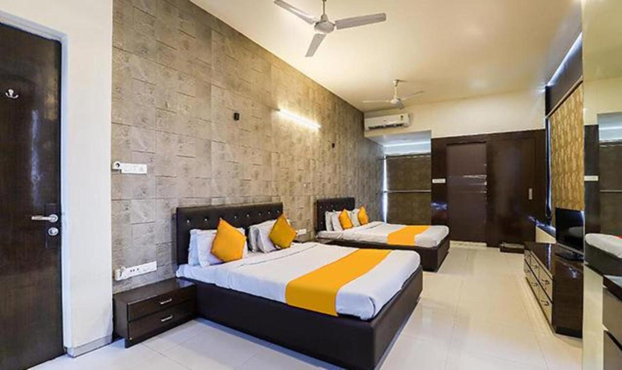 Hotel O Marigold Surat Exterior photo