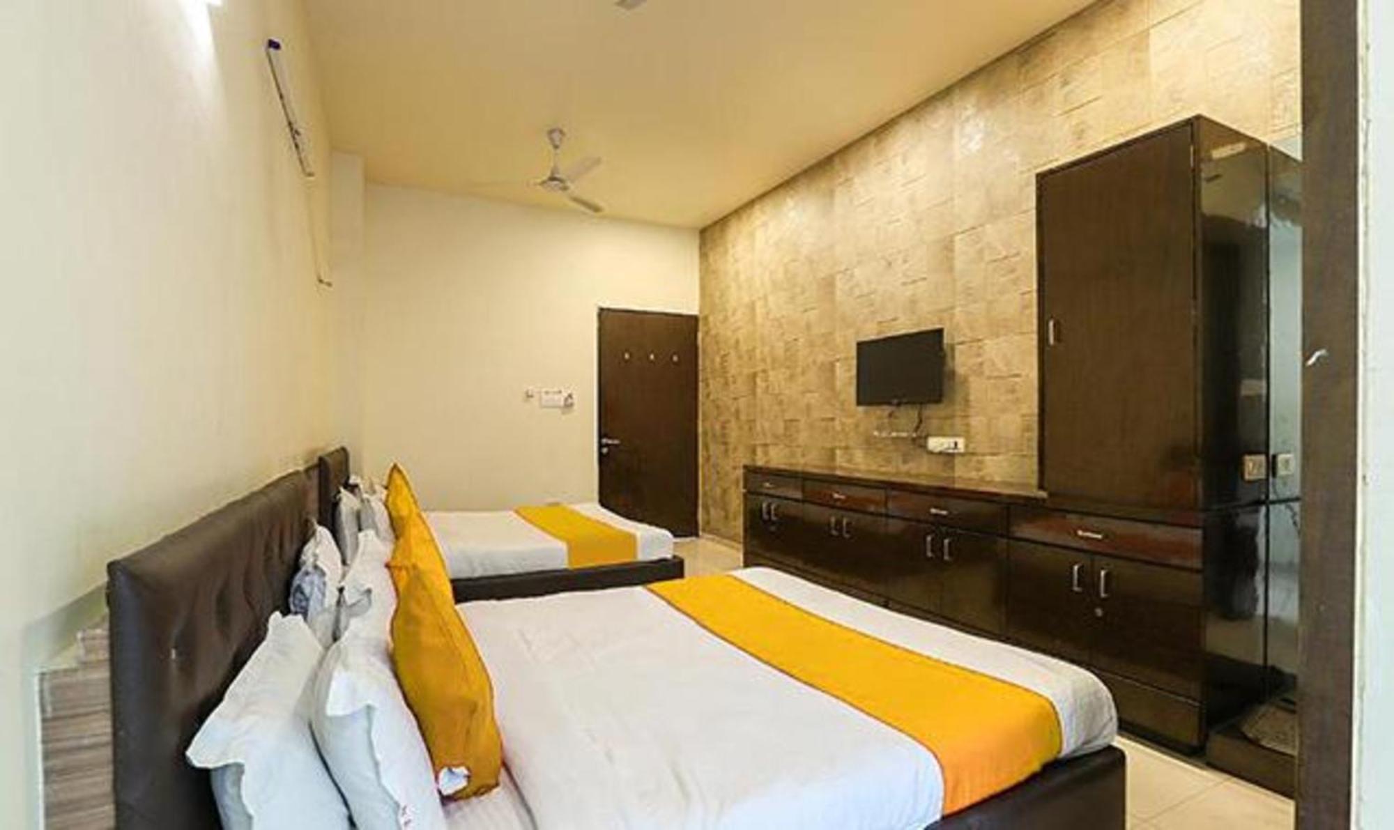 Hotel O Marigold Surat Exterior photo