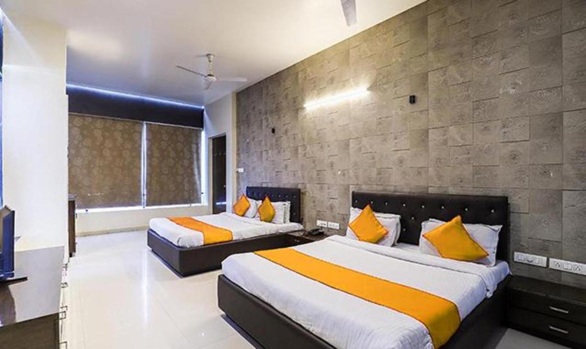 Hotel O Marigold Surat Exterior photo