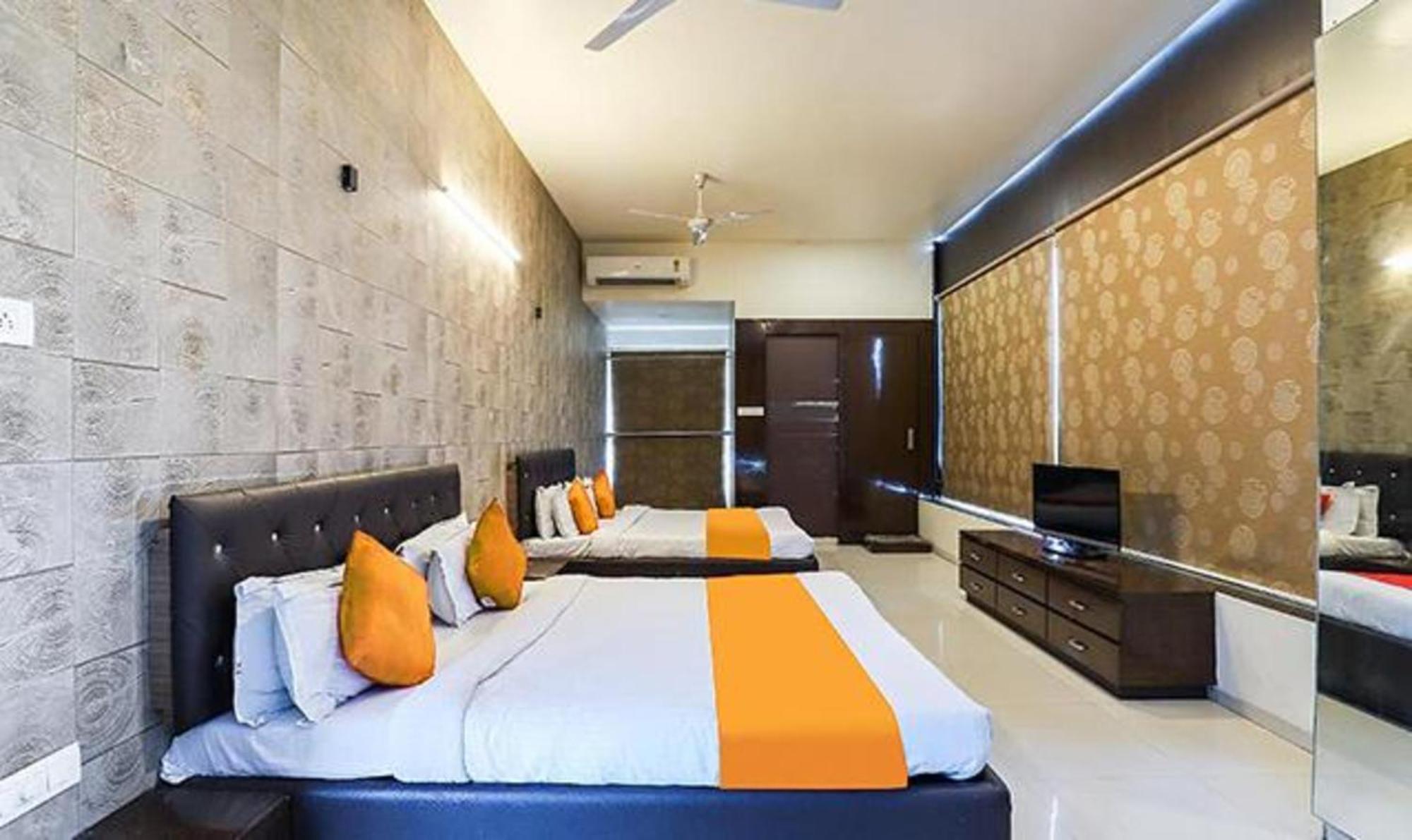 Hotel O Marigold Surat Exterior photo