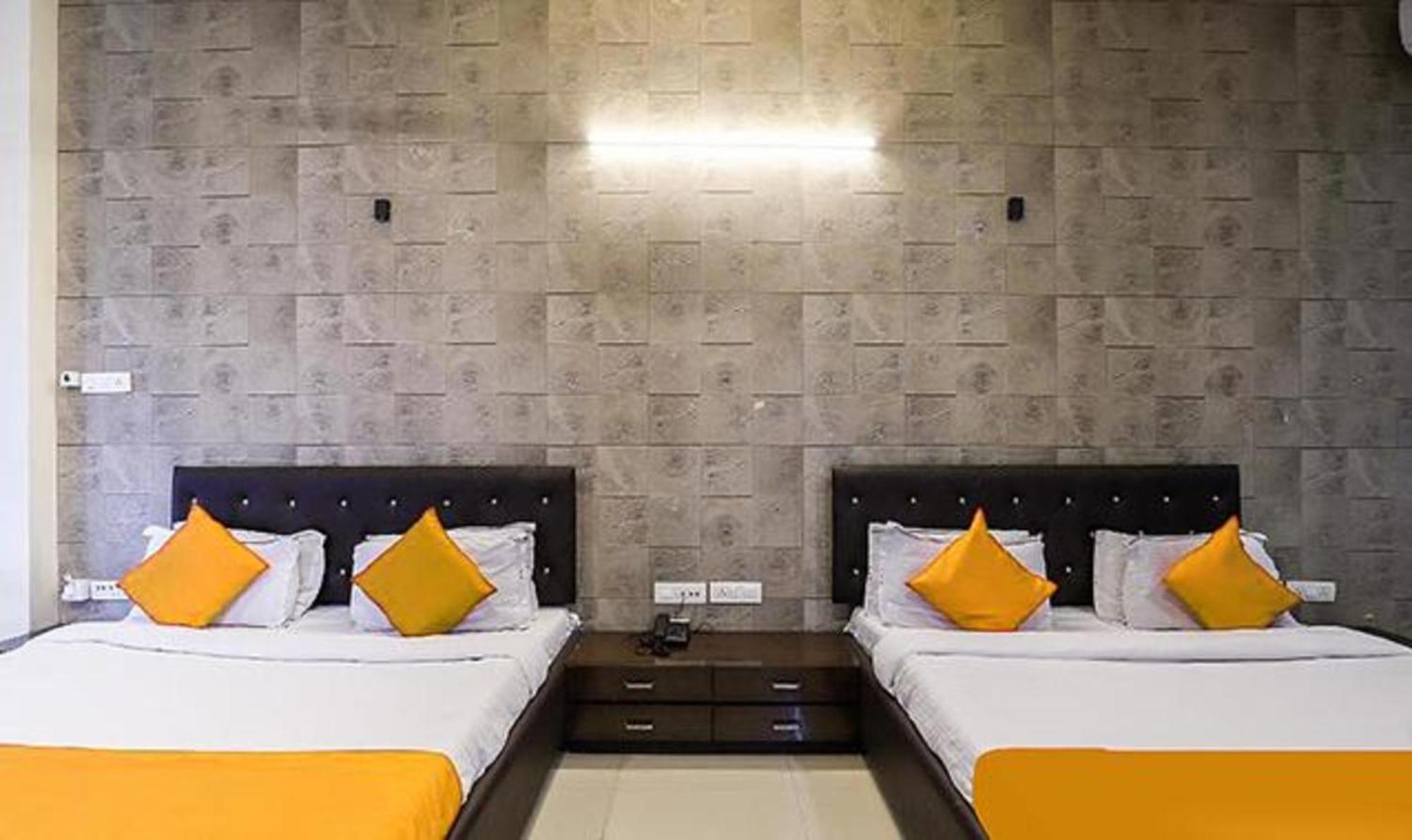 Hotel O Marigold Surat Exterior photo