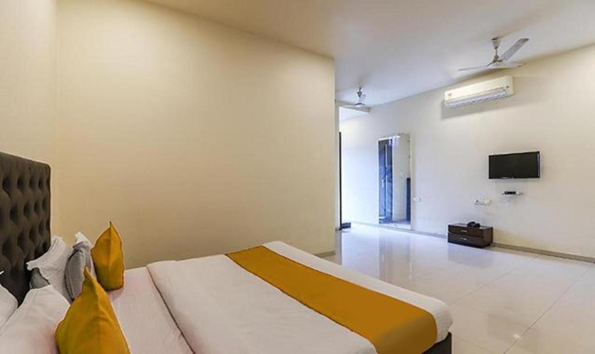 Hotel O Marigold Surat Exterior photo